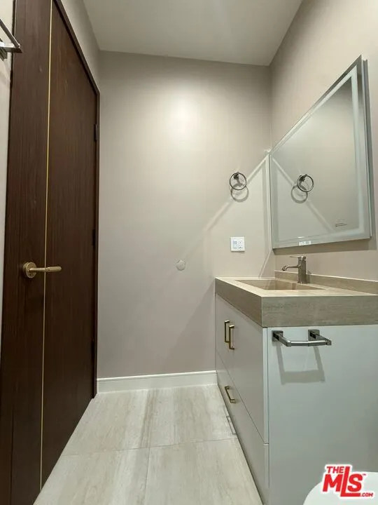 6532 Varna Avenue Van Nuys, CA 91401