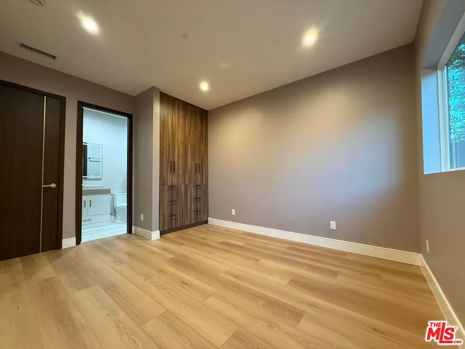 6532 Varna Avenue Van Nuys, CA 91401
