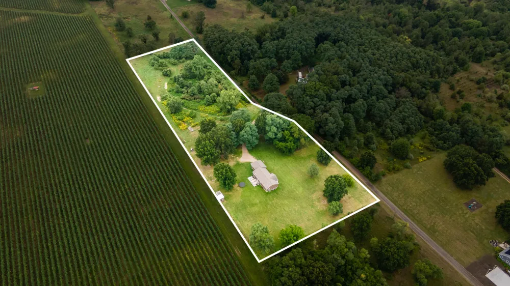 6048 Territorial Road Benton Harbor, MI 49022