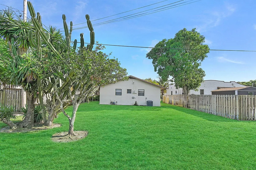 519 EVERGREEN DRIVE Lake Park, FL 33403