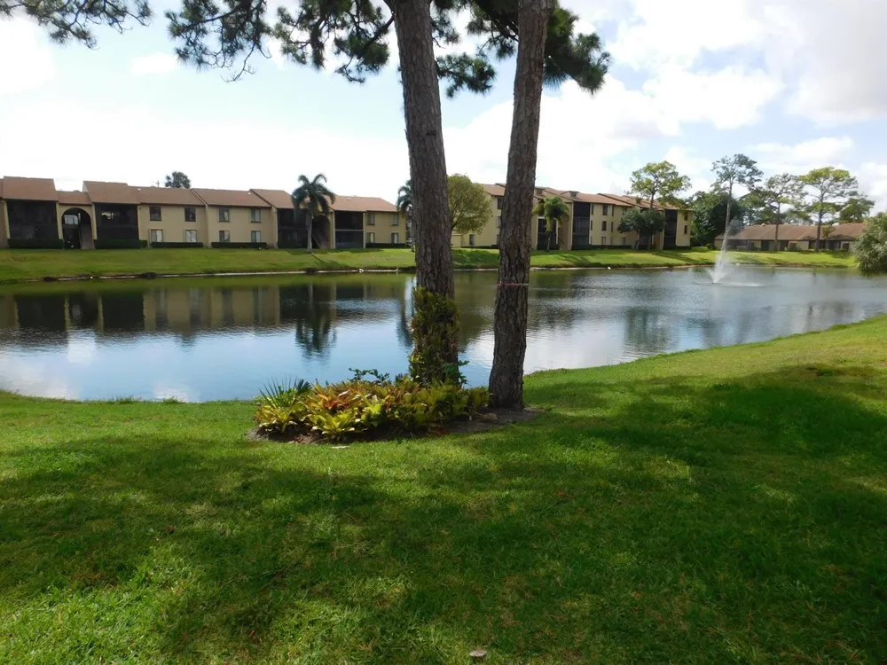 627 SEA PINE WAY #A2 