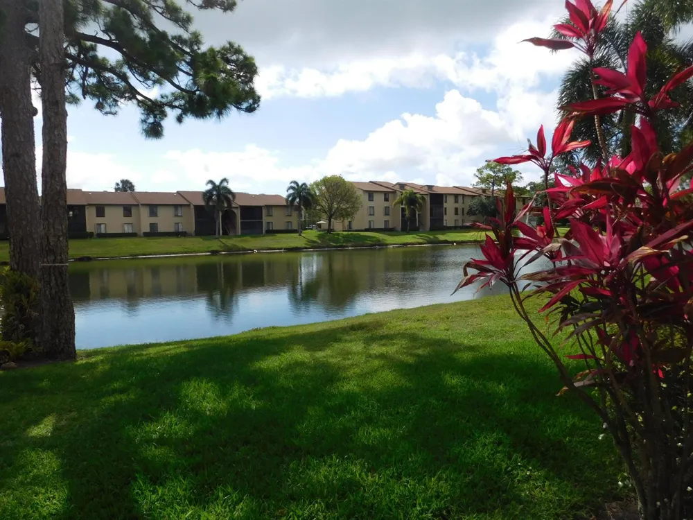 627 SEA PINE WAY #A2 