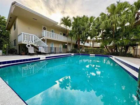 2110 NE 39TH STREET #2A
