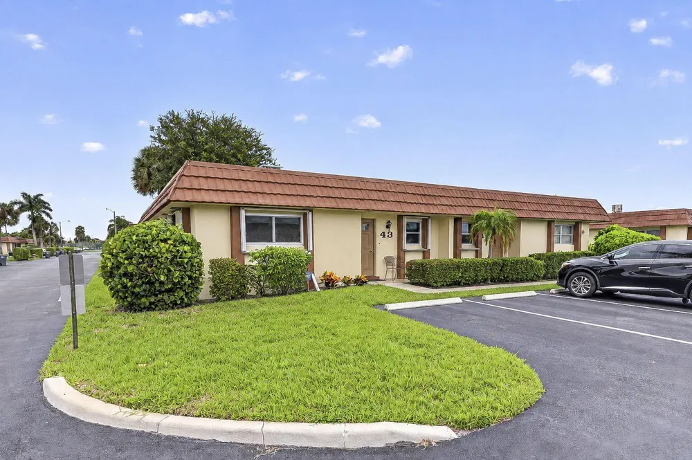 5730 Fernley Drive E #43 West Palm Beach, FL 33415
