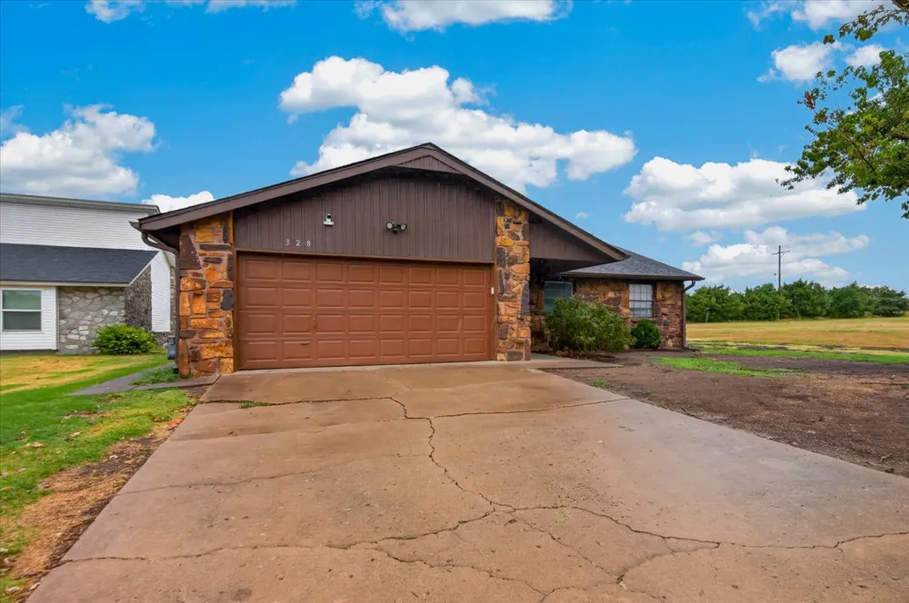 328 Spruce Avenue Bartlesville, OK 74006