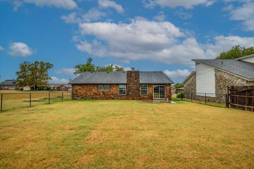 328 Spruce Avenue Bartlesville, OK 74006