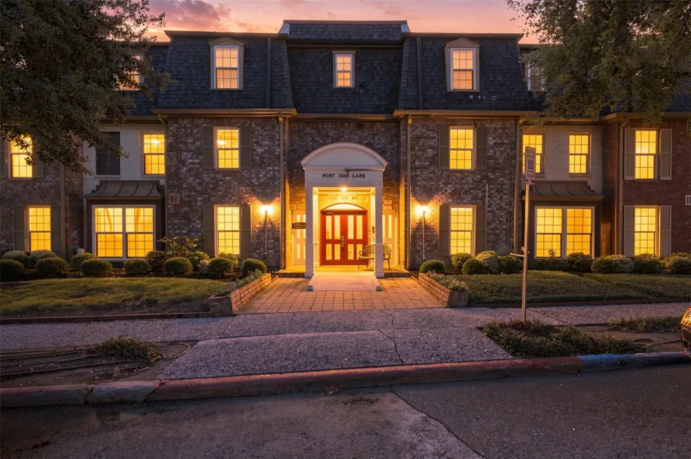 353 Post Oak Lane #825 Houston, TX 77024