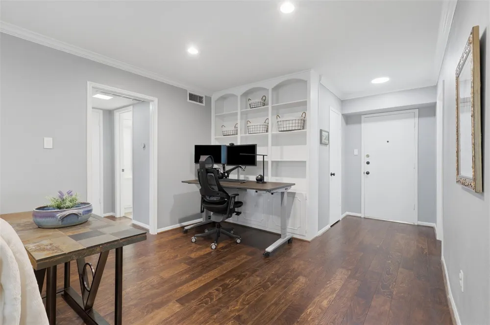 353 Post Oak Lane #825 Houston, TX 77024