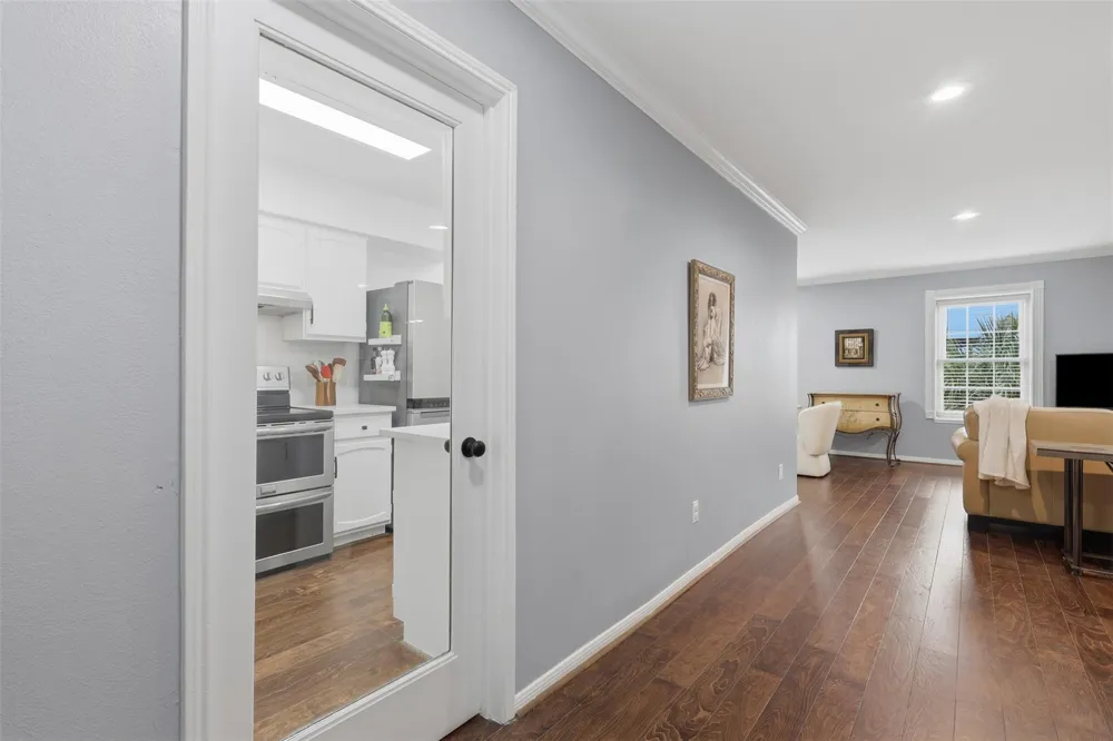 353 Post Oak Lane #825 Houston, TX 77024