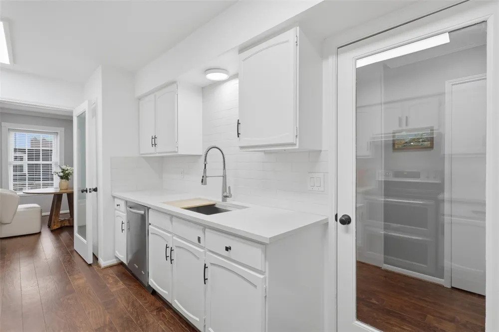 353 Post Oak Lane #825 Houston, TX 77024