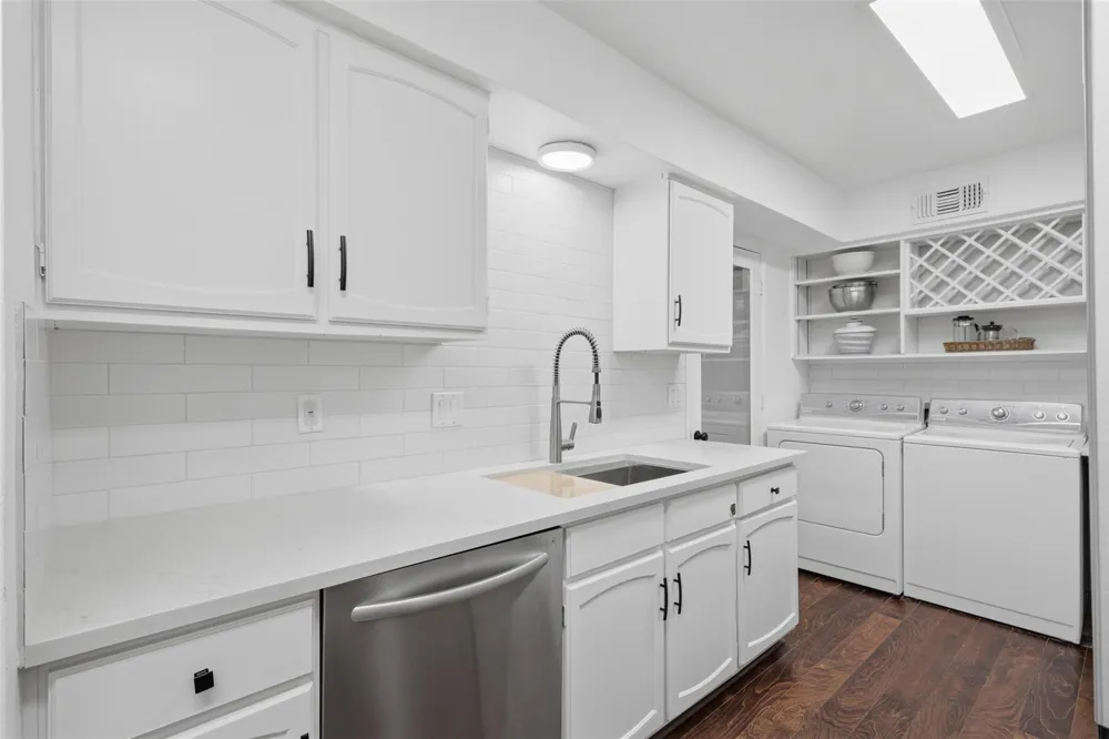 353 Post Oak Lane #825 Houston, TX 77024