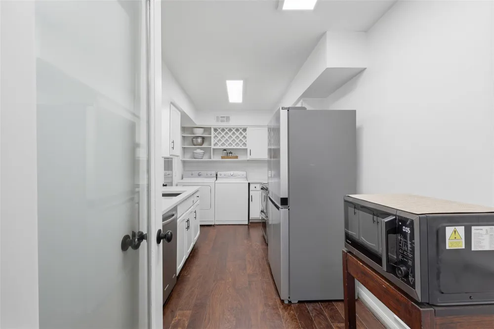 353 Post Oak Lane #825 Houston, TX 77024