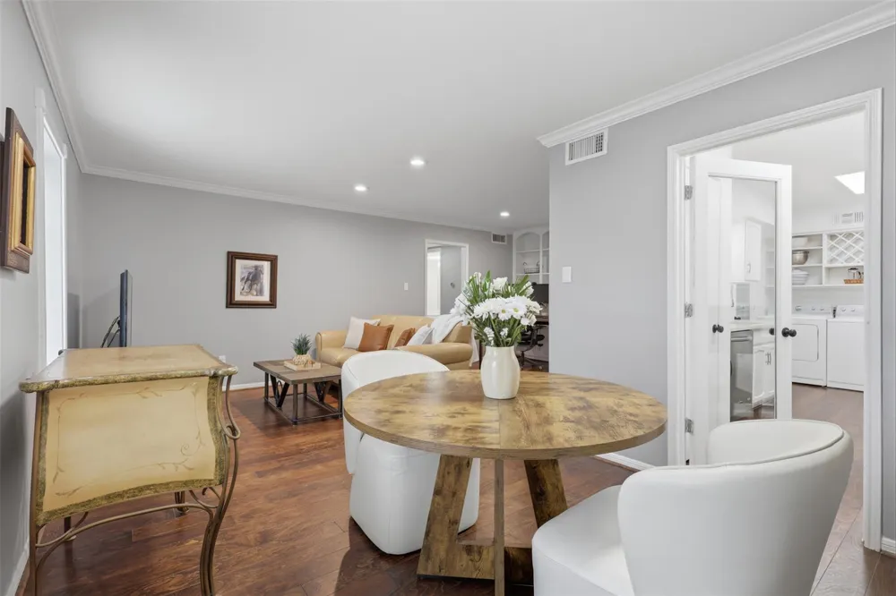 353 Post Oak Lane #825 Houston, TX 77024