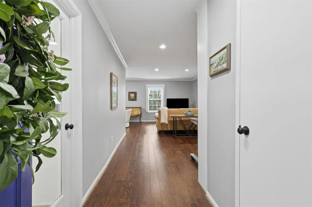 353 Post Oak Lane #825 Houston, TX 77024