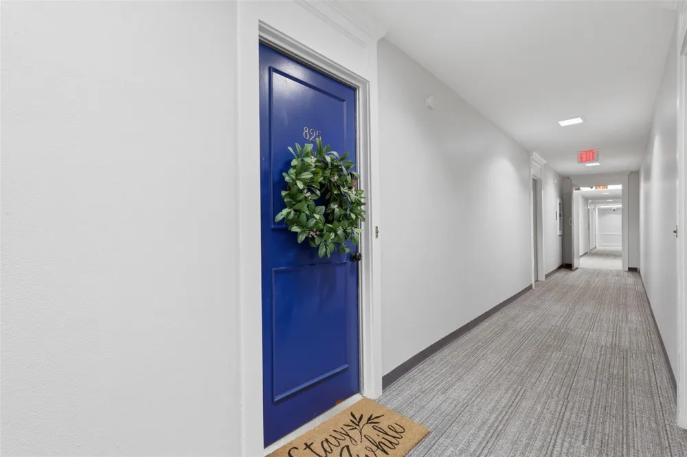 353 Post Oak Lane #825 Houston, TX 77024