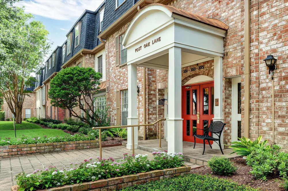 353 Post Oak Lane #825 Houston, TX 77024