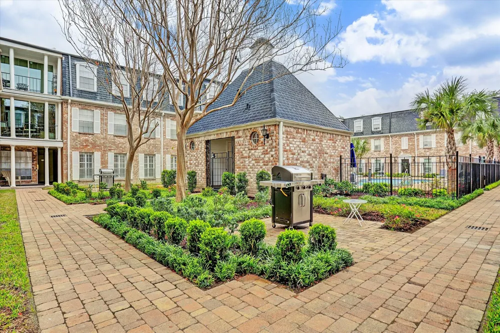 353 Post Oak Lane #825 Houston, TX 77024