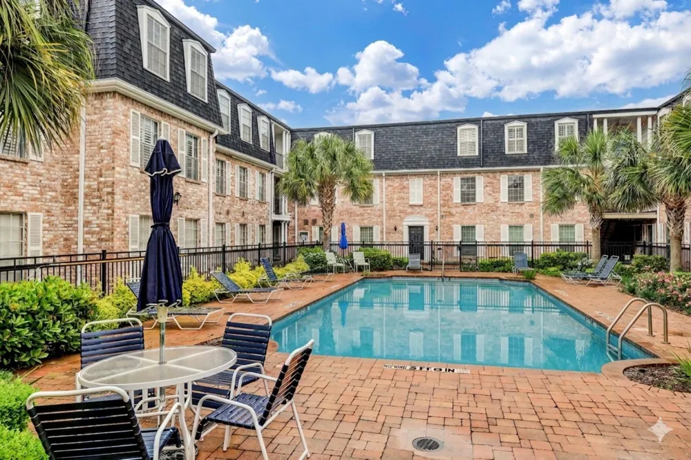 353 Post Oak Lane #825 Houston, TX 77024