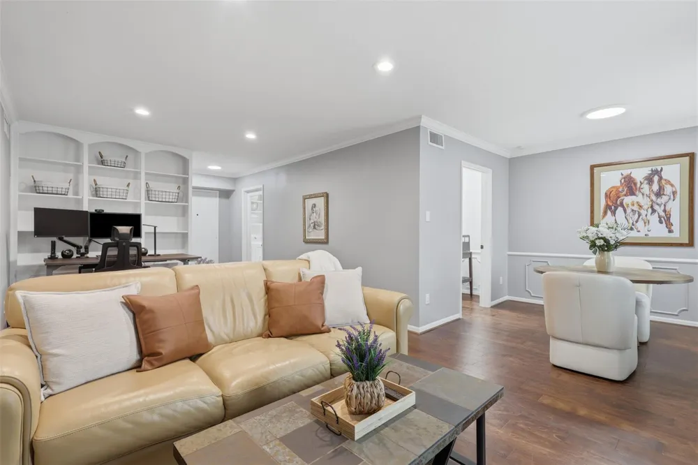 353 Post Oak Lane #825 Houston, TX 77024