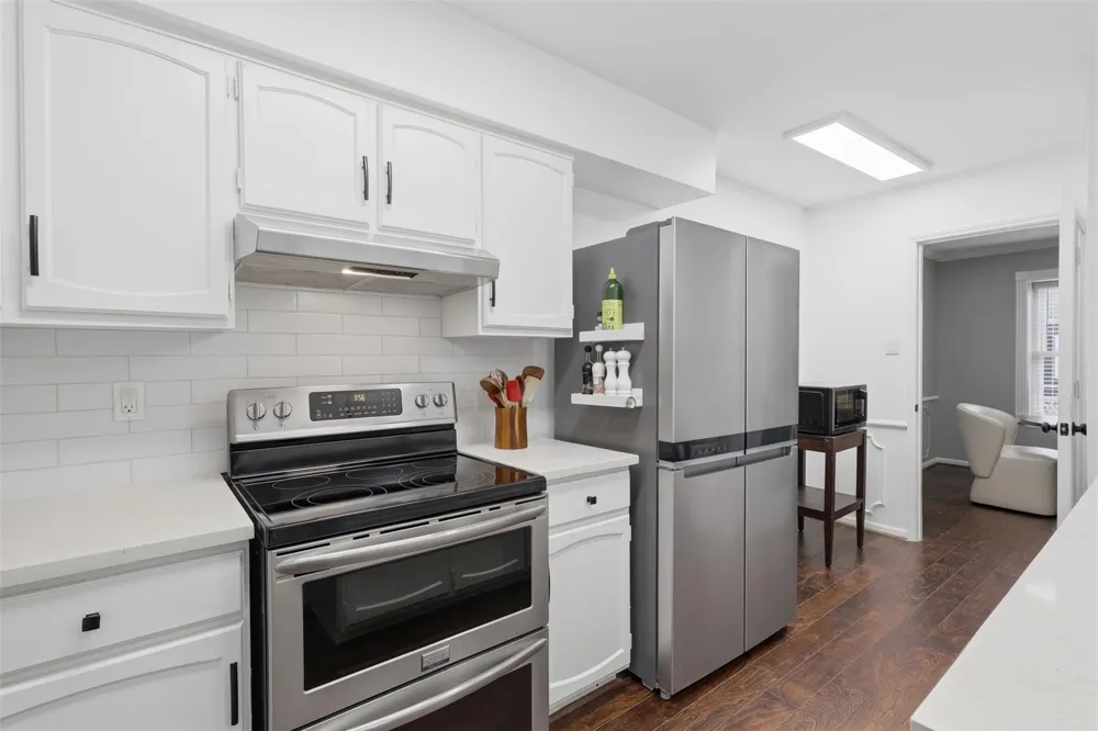 353 Post Oak Lane #825 Houston, TX 77024