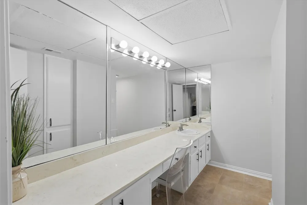 353 Post Oak Lane #825 Houston, TX 77024