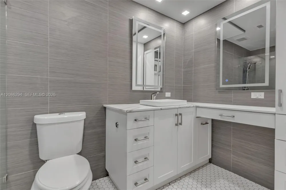 1050 Summit Trail Cir #B West Palm Beach, FL 33415