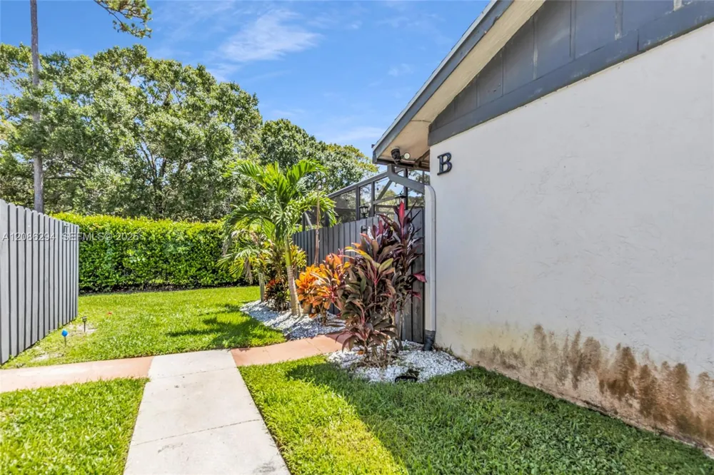 1050 Summit Trail Cir #B West Palm Beach, FL 33415