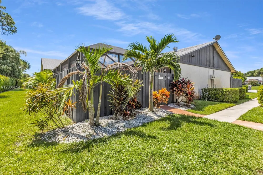 1050 Summit Trail Cir #B West Palm Beach, FL 33415
