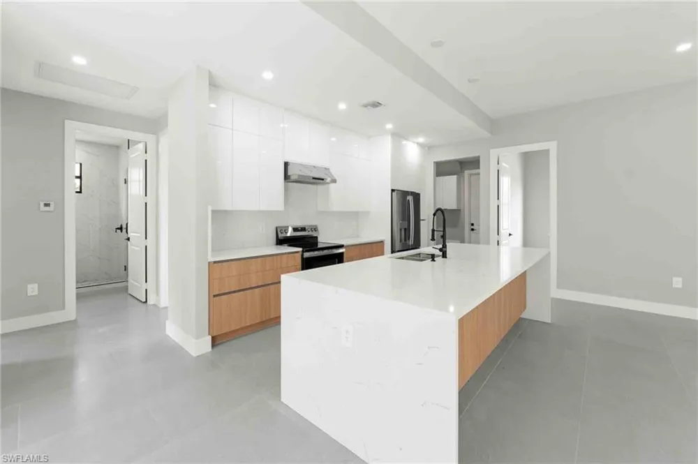 2610 4th Street NW Naples, FL 34120