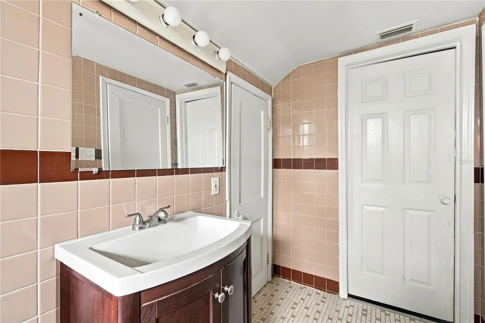 2501 57TH PLACE St Petersburg, FL 33714