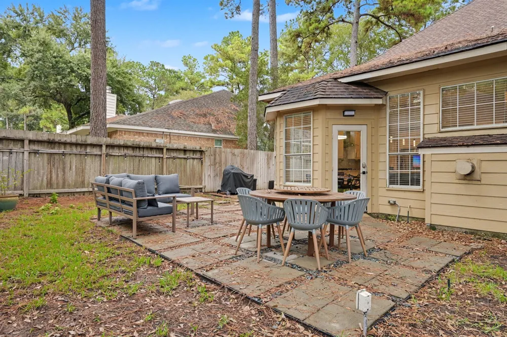 22 S Bristol Oak Circle Spring, TX 77382