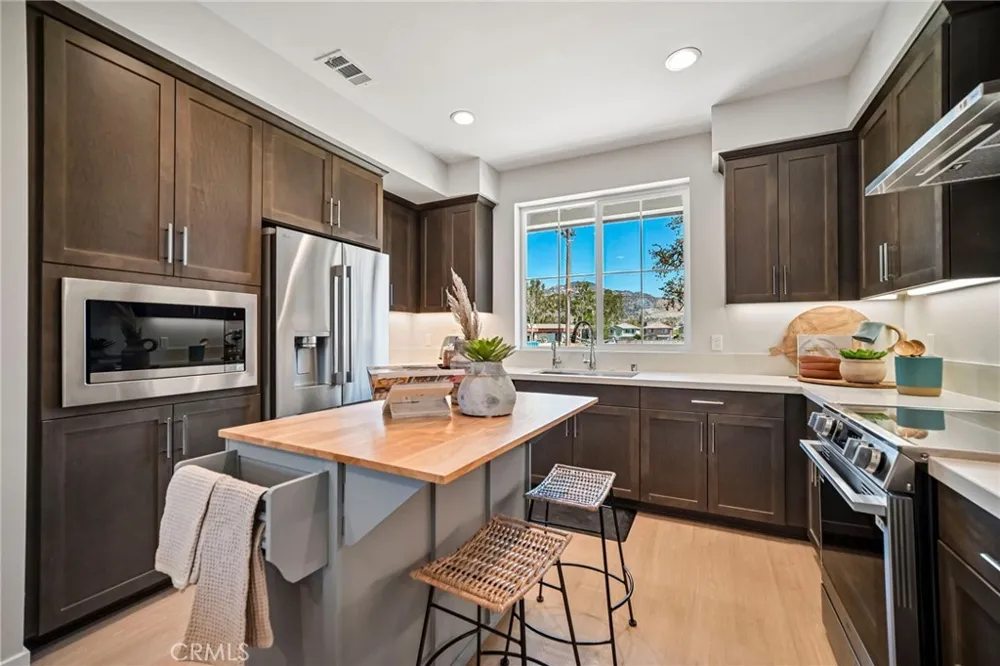 5871 Maplewood Lane #4 Simi Valley, CA 93063