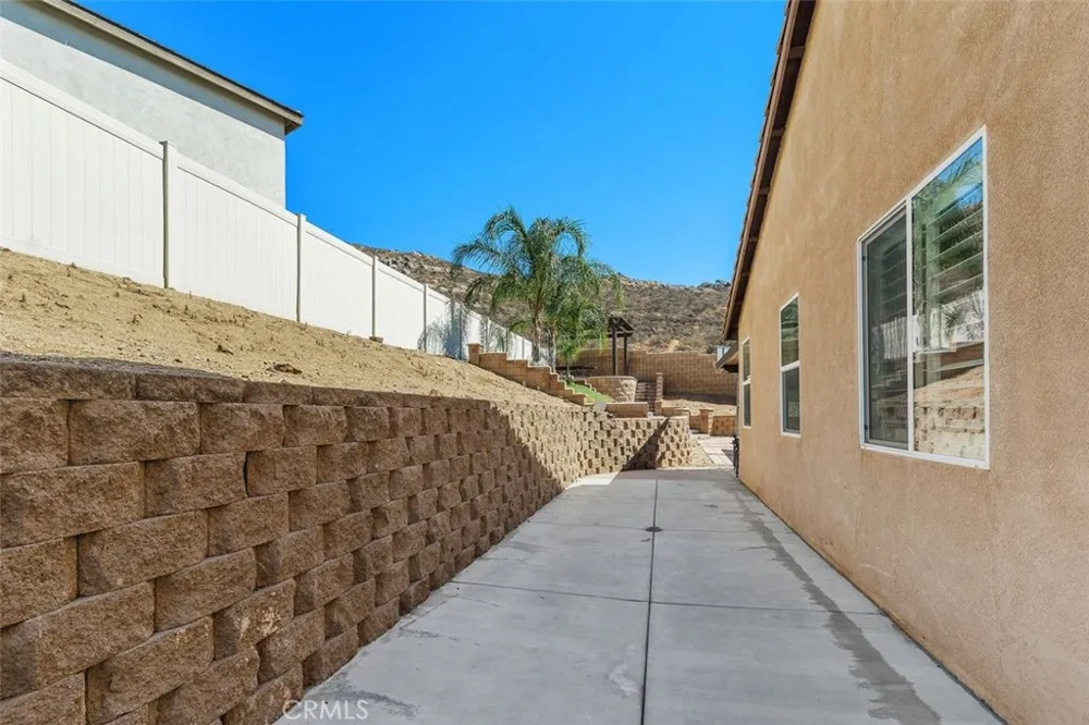 7066 Almandine Jurupa Valley, CA 92509