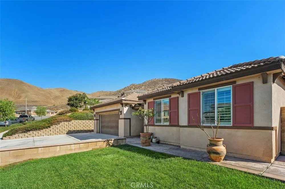 7066 Almandine Jurupa Valley, CA 92509