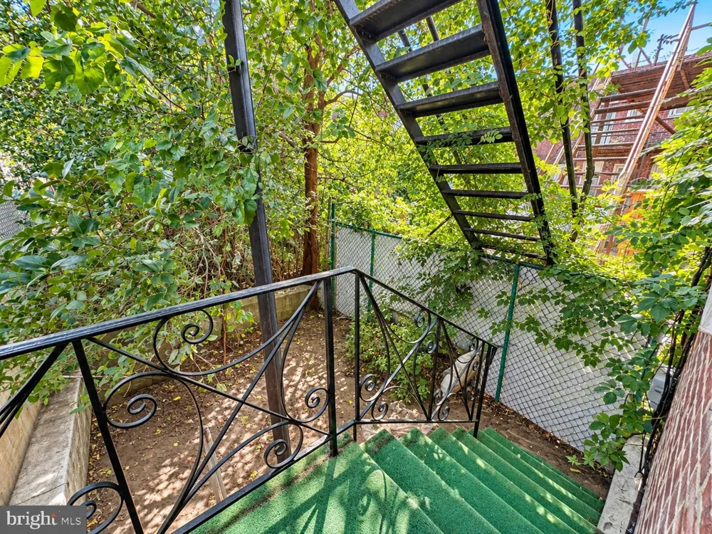 5548 SANSOM STREET Philadelphia, PA 19139