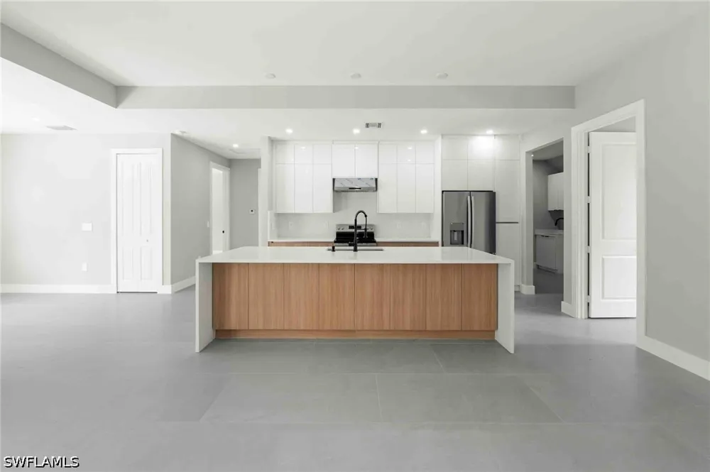 4th Street NW Naples, FL 34120