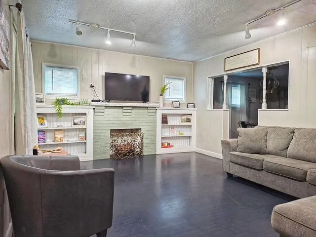500 Hinckley Street Holdenville, OK 74848