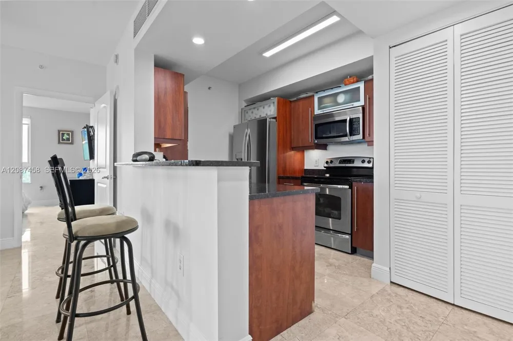 7350 SW 89th St #1411S Miami, FL 33156