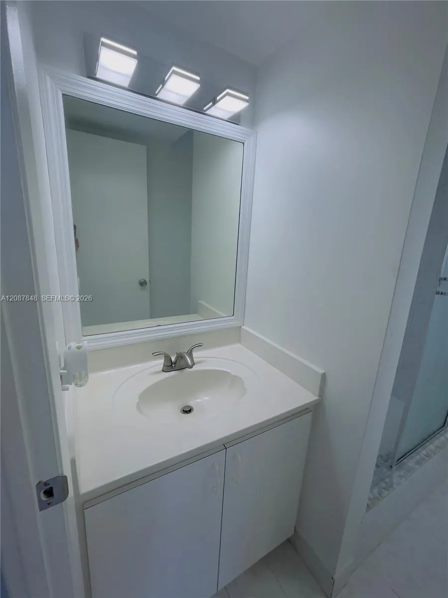 443 NE 195th St #338 Miami, FL 33179