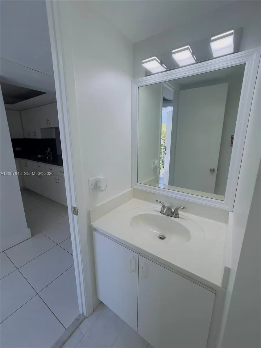 443 NE 195th St #338 Miami, FL 33179
