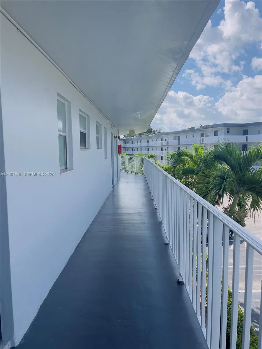 443 NE 195th St #338 Miami, FL 33179