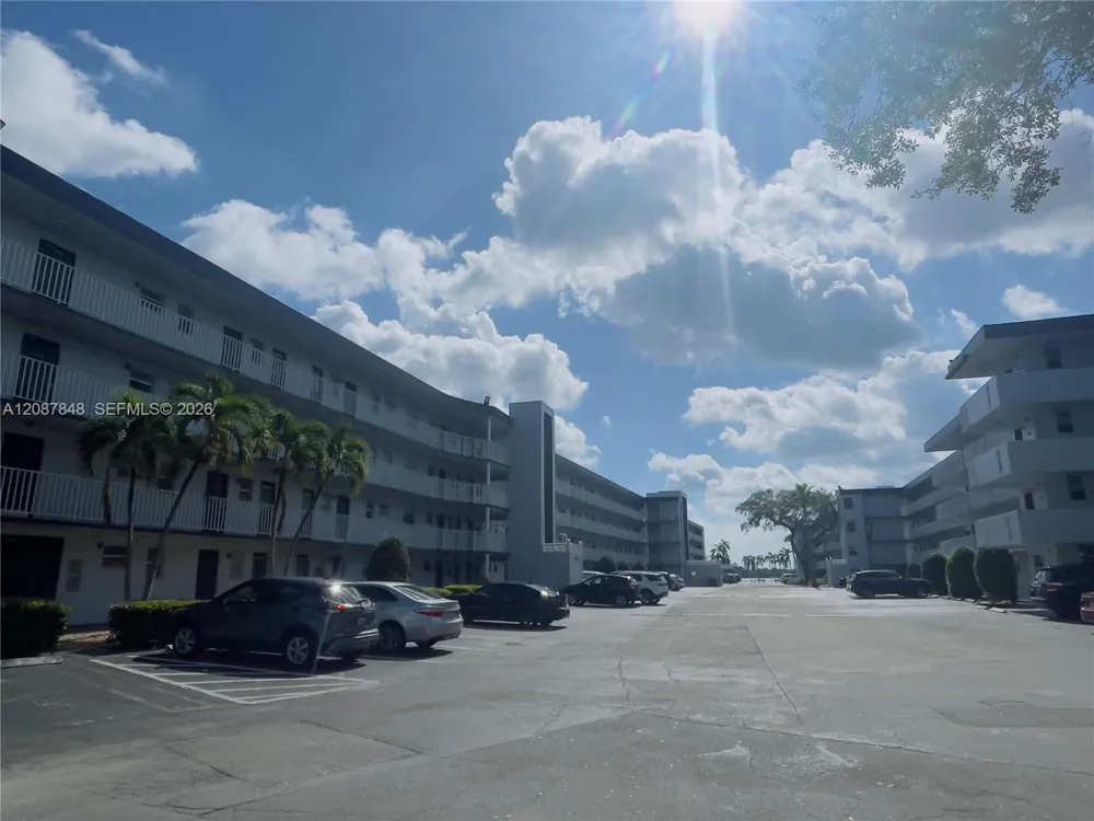443 NE 195th St #338 Miami, FL 33179