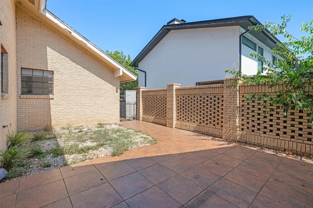 1813 Cedar Ridge Drive Austin, TX 78741