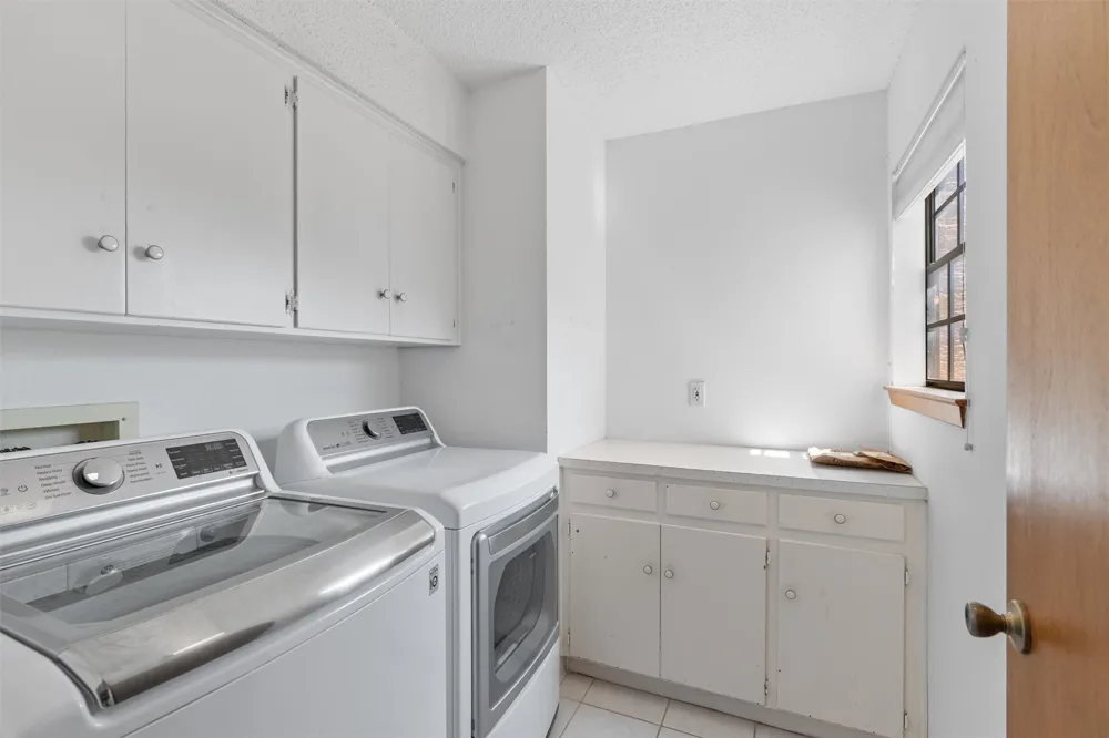 1813 Cedar Ridge Drive Austin, TX 78741
