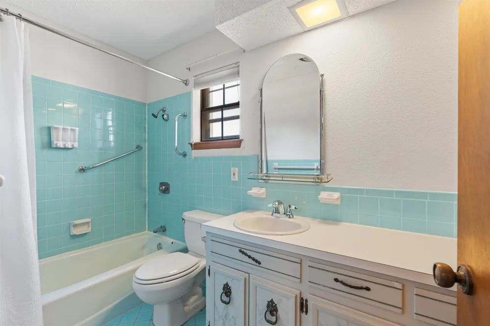 1813 Cedar Ridge Drive Austin, TX 78741