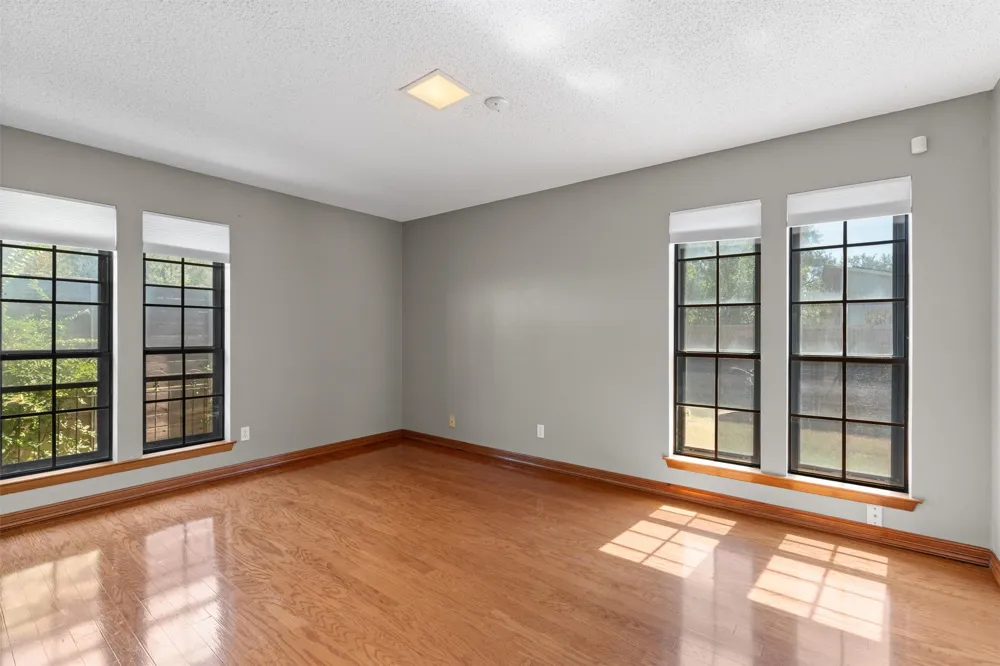 1813 Cedar Ridge Drive Austin, TX 78741
