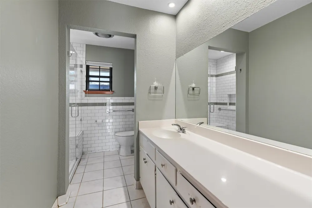 1813 Cedar Ridge Drive Austin, TX 78741