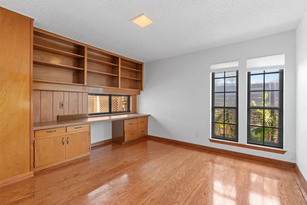 1813 Cedar Ridge Drive Austin, TX 78741