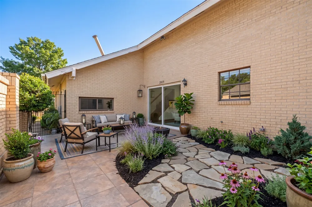 1813 Cedar Ridge Drive Austin, TX 78741