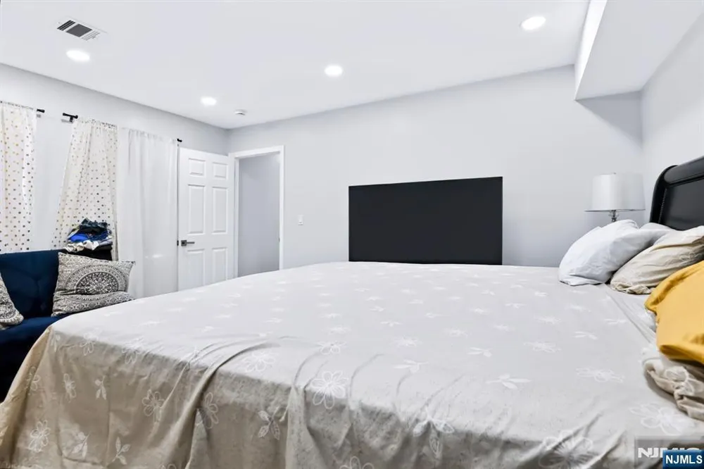 649 30th Street Paterson, NJ 07513